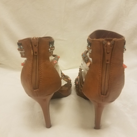 Tan jeweled heels - Picture 4 of 6